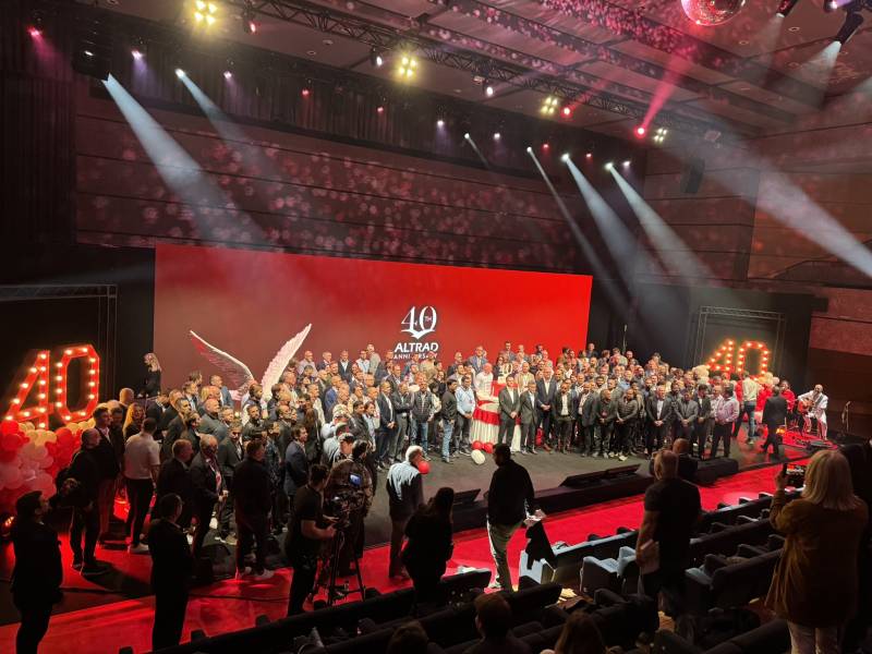 Une mouette monumentale pour les 40 ans du groupe Altrad